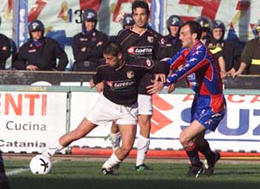 Palumbo in azione contro il Catania